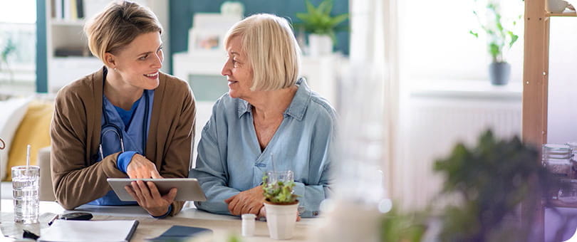 Themenbild Altenpflege 810x340